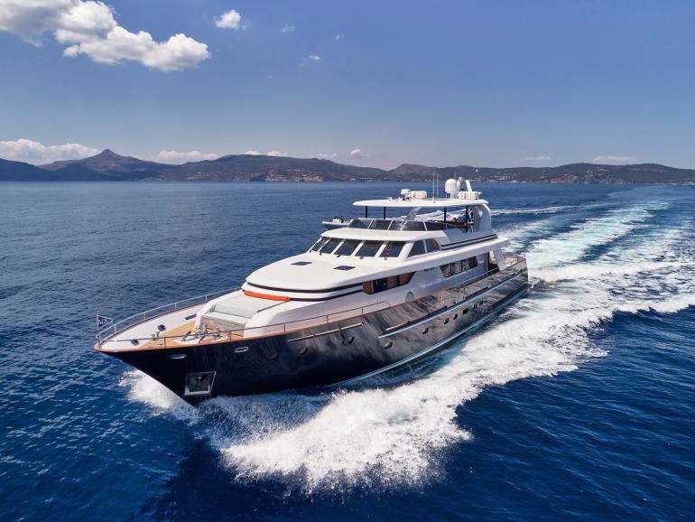 Vitters Shipyard De Vries Lentsch design custom Dutch motor yacht MIA ZOI