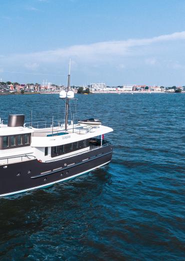 Hartman Yachts BV Kroes Marine Projects custom dutch motor yacht Livingstone for sale