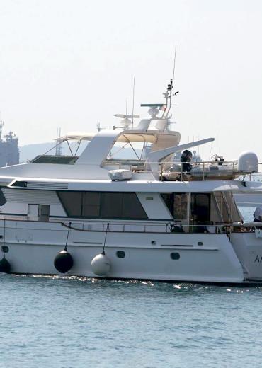 Hakvoort Shipyard de Vries Lentsch custom dutch motor yacht Anaconda S for sale