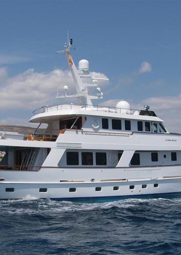 NL31.014 Hakvoort Shipyard Pieter Beeldsnijder Design custom dutch motor yacht 01