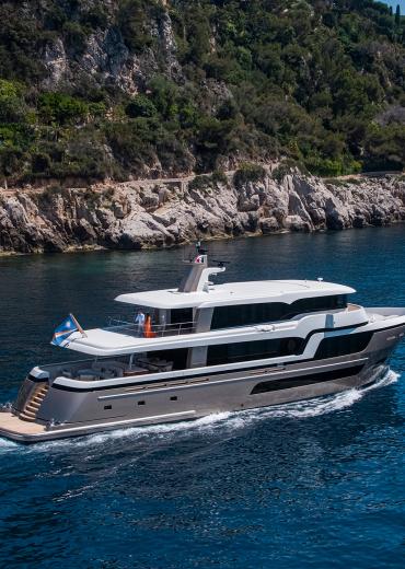 NL34.003 Van der Valk Wim Guido de Groot Design Custom Tri-Deck Explorer dutch motor yacht 01